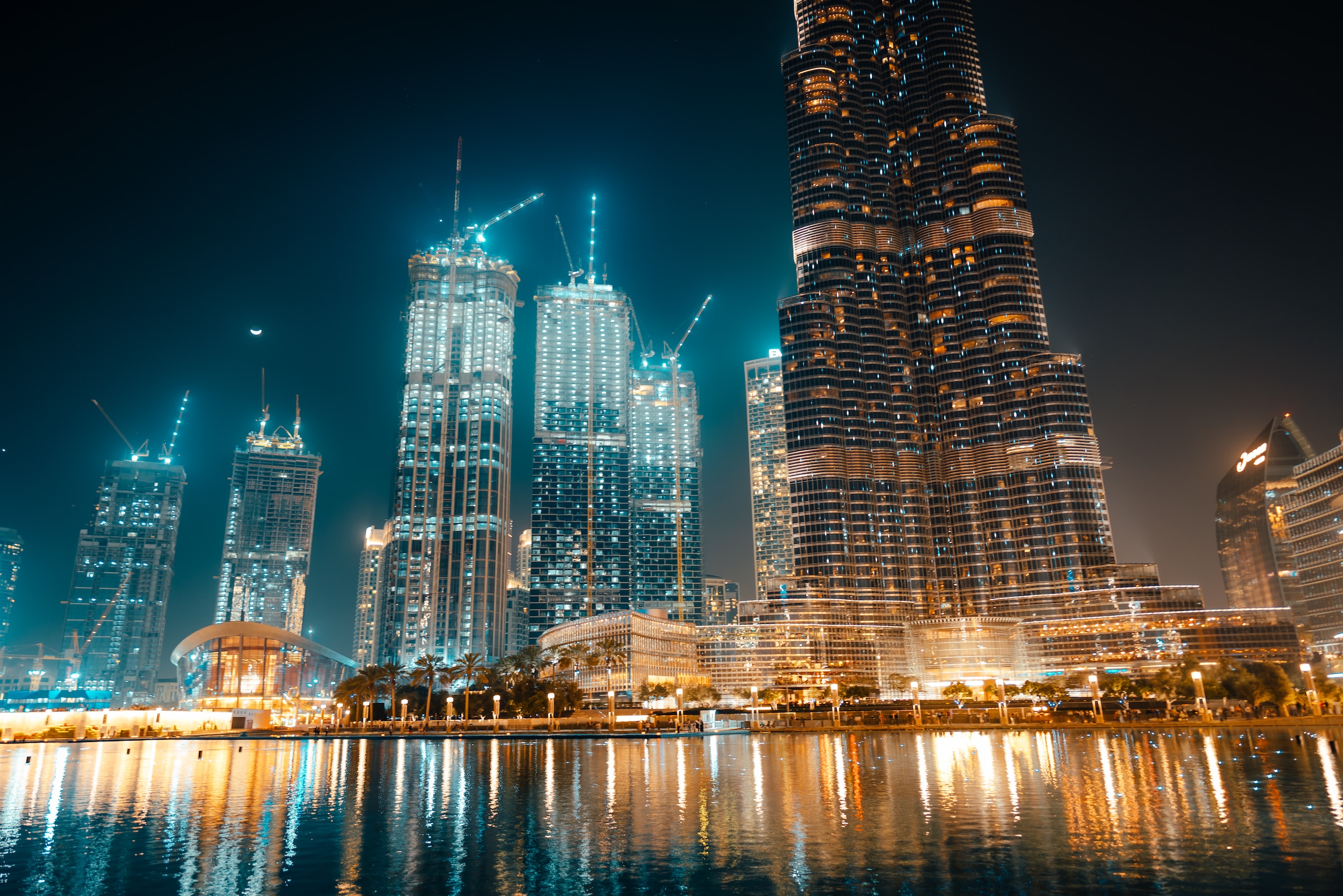 How many people apply for Dubai Business Associates Program?